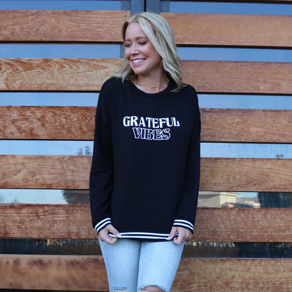 Grateful Vibes Oversized Graphic Sweatshirt - Picture 1 of 5